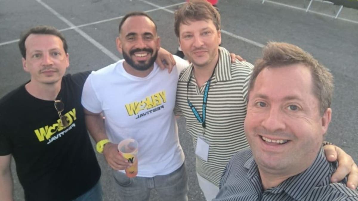 La Yellow team